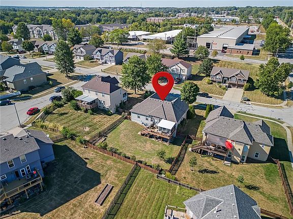3rd image of 1009 Sherman Dr