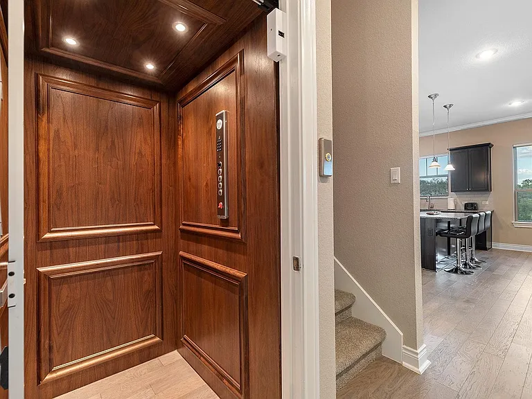 305 Adams St — Photo 8