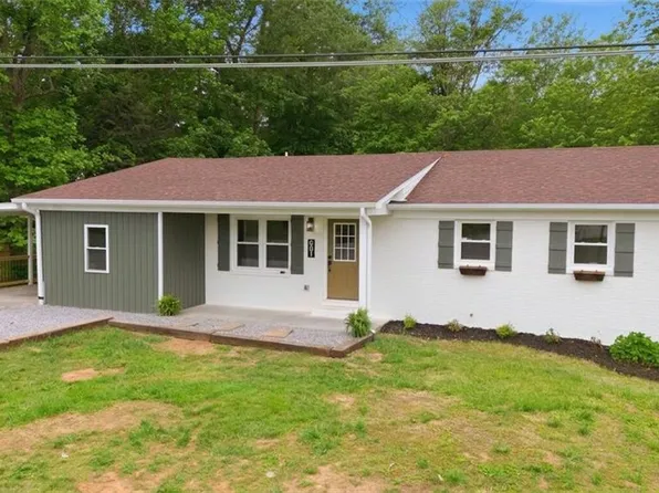 601 Gillespie St, Dobson, NC 27017