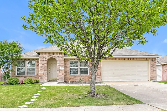 4 bed, 2.0 bath, 2014 sqft, $2,030 — Photo 1