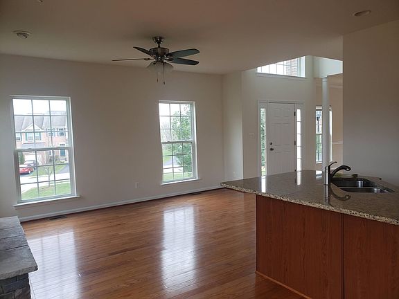 5th image of 312 Elizabeth Dr