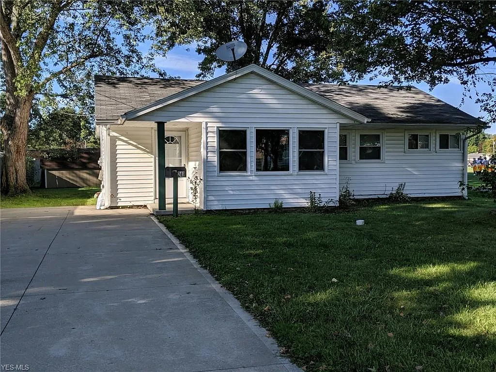 249 Brandt Ave photo 1