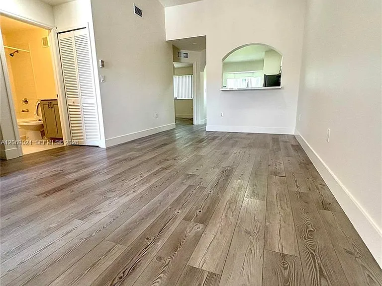 1260 SE 27th St #204 — Photo 3