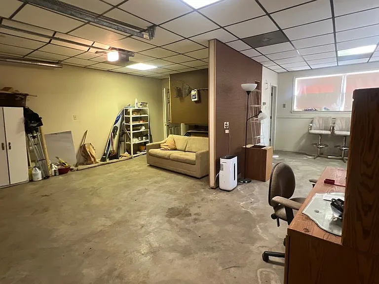 213 E Buford St — Photo 14