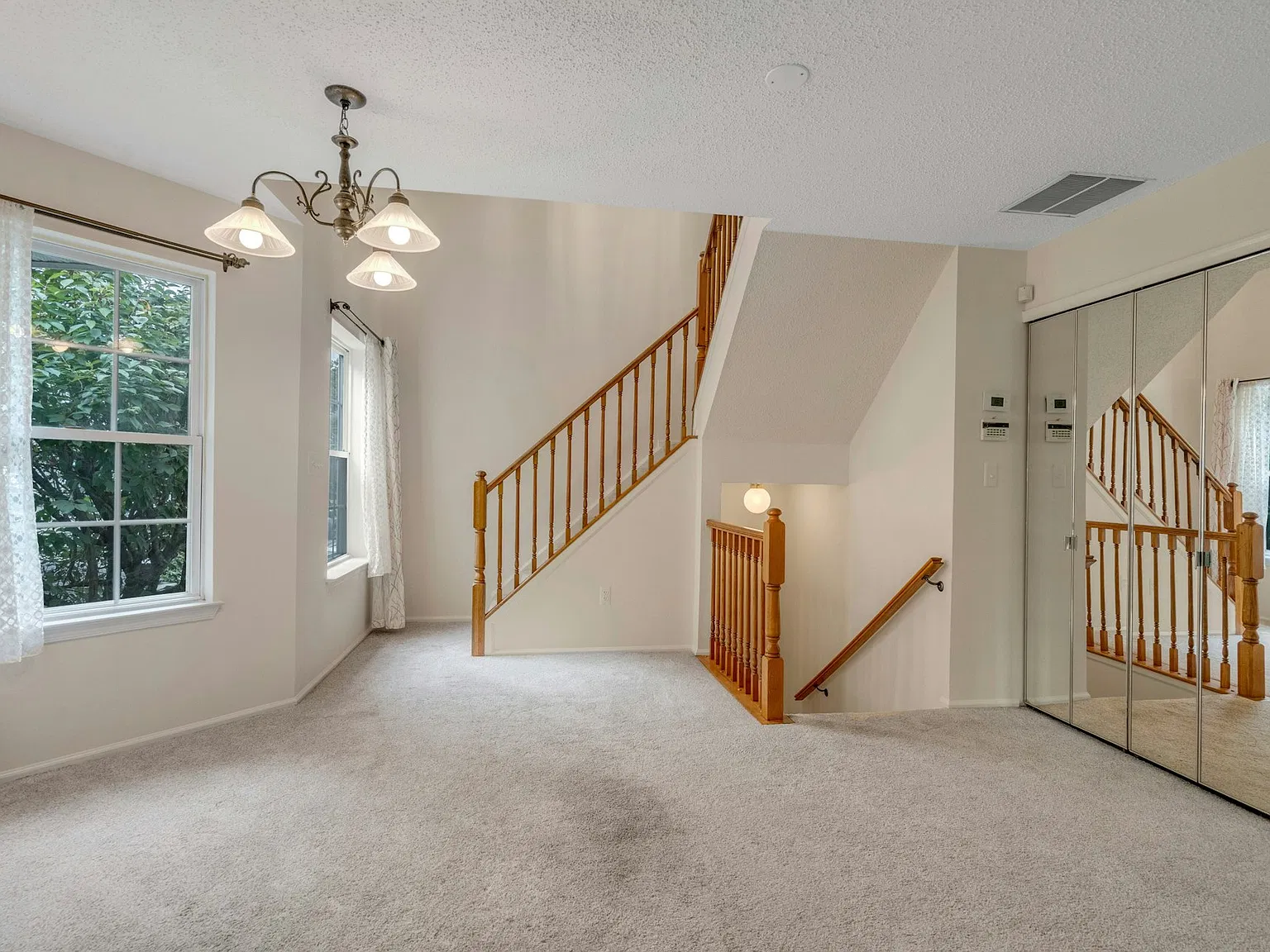 3 bed, 1636 sqft, $3,800 — Photo 4