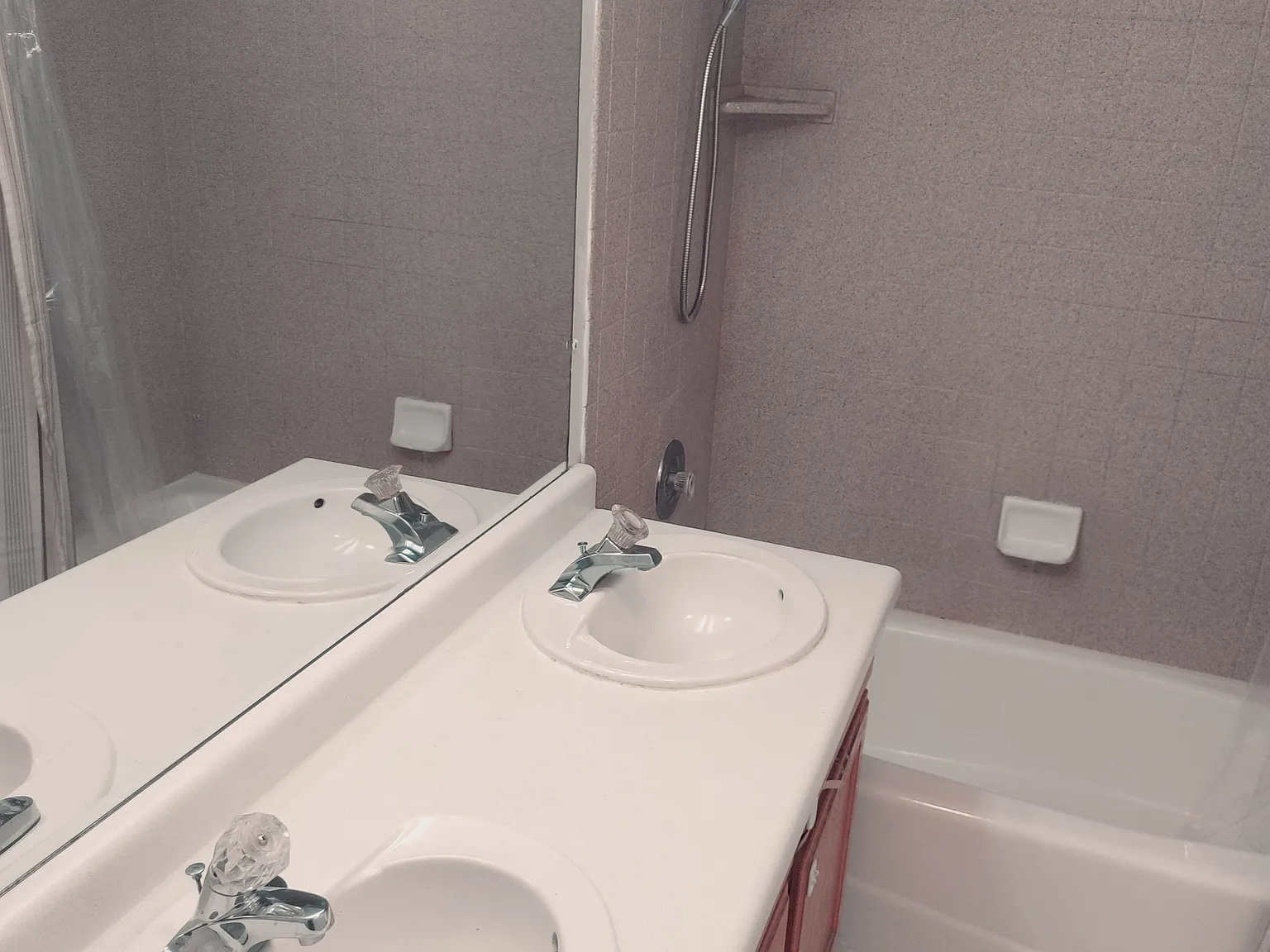 1 bed, 950 sqft, $1,400 — Photo 4