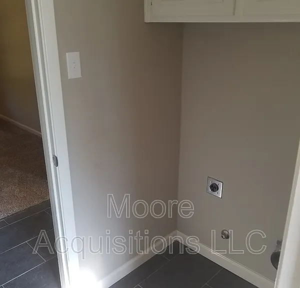 1833 Skyline Dr — Photo 7