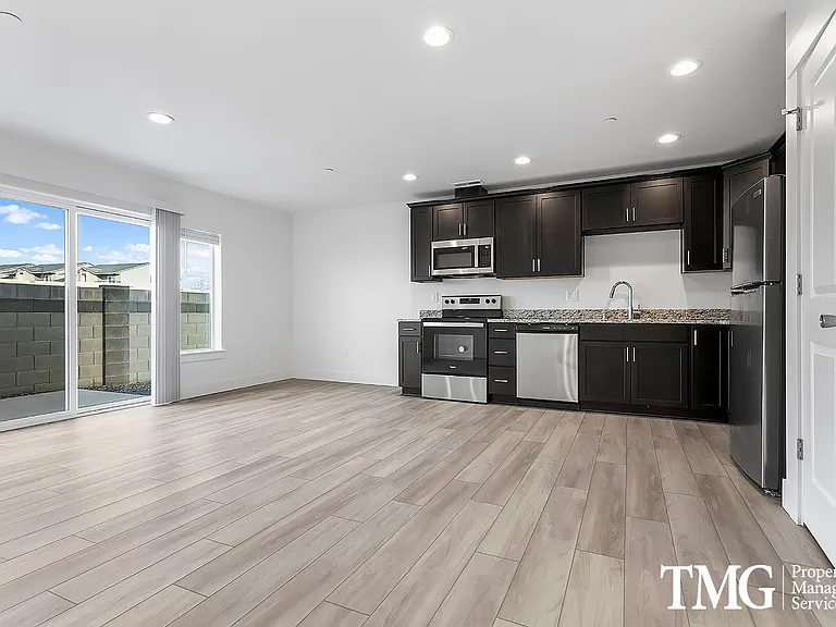 977 Creer Way #D-112 — Photo 42
