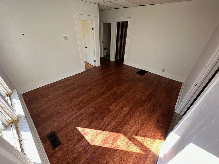 804 W Schwartz St — Photo 4