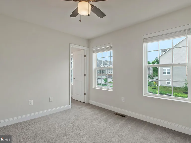 2738 Lady Slipper Rd — Photo 17