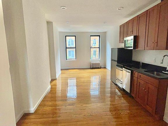 2nd image of 319 E 91st St #10