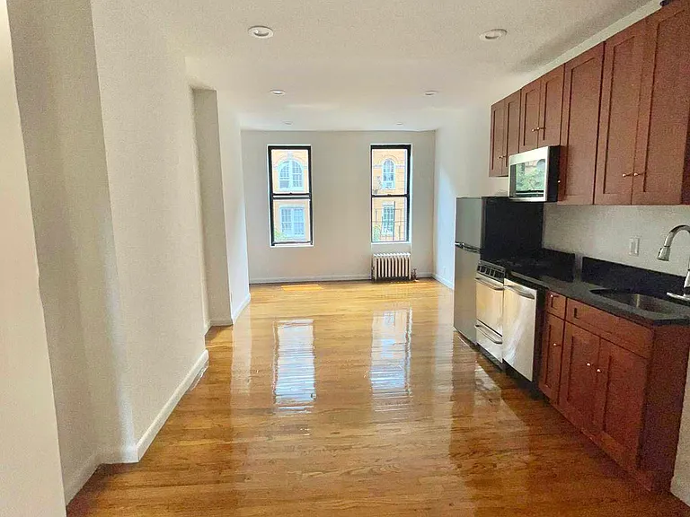 319 E 91st St #10 — Photo 2