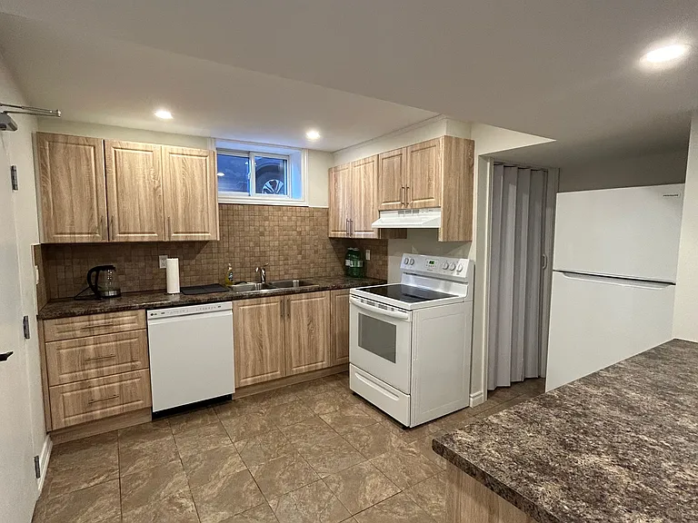 36 Aurora Heights Dr — Photo 6