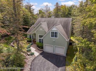 207 Hermit Thrush Rd, Long Pond, PA 18334