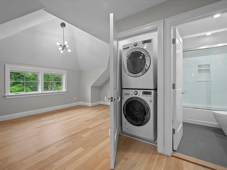 Washer/dryer in lofted space