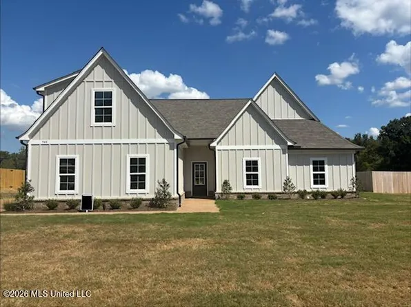 946 Buttermilk Dr, Nesbit, MS 38651