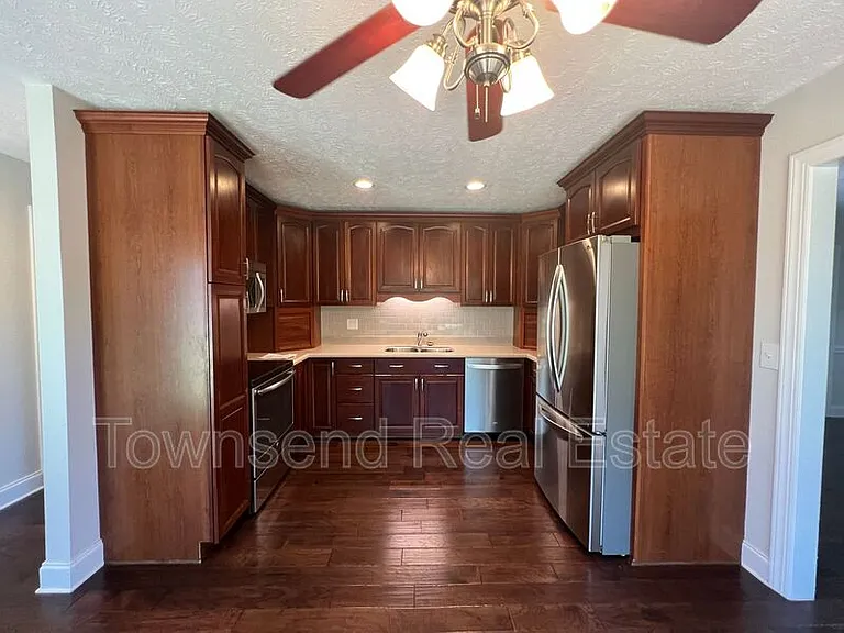 303 Wagoner Dr — Photo 9