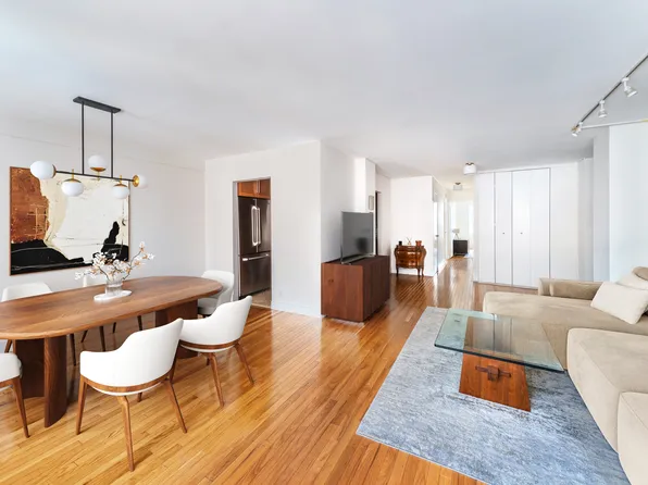 201 East 25th Street image 3 of 11