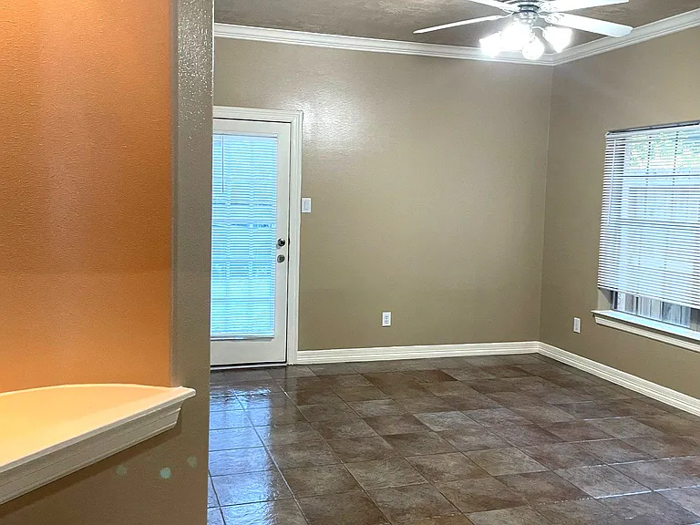 8006 Stoneyway Dr — Photo 27