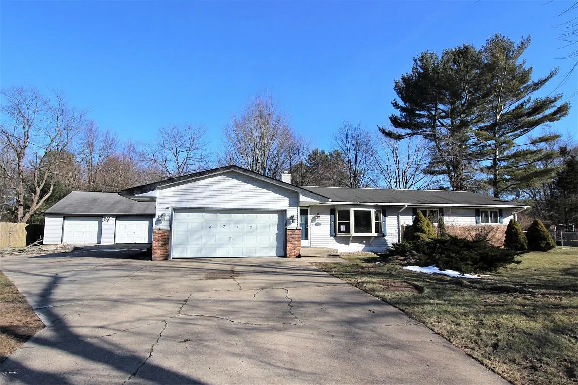 5718 Davis Rd photo 1