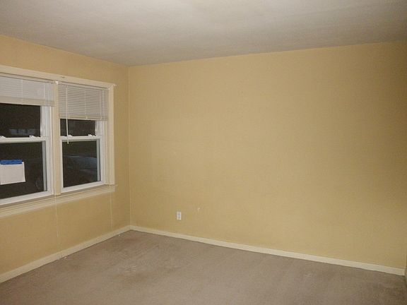 2nd image of 15 Saint James Ct