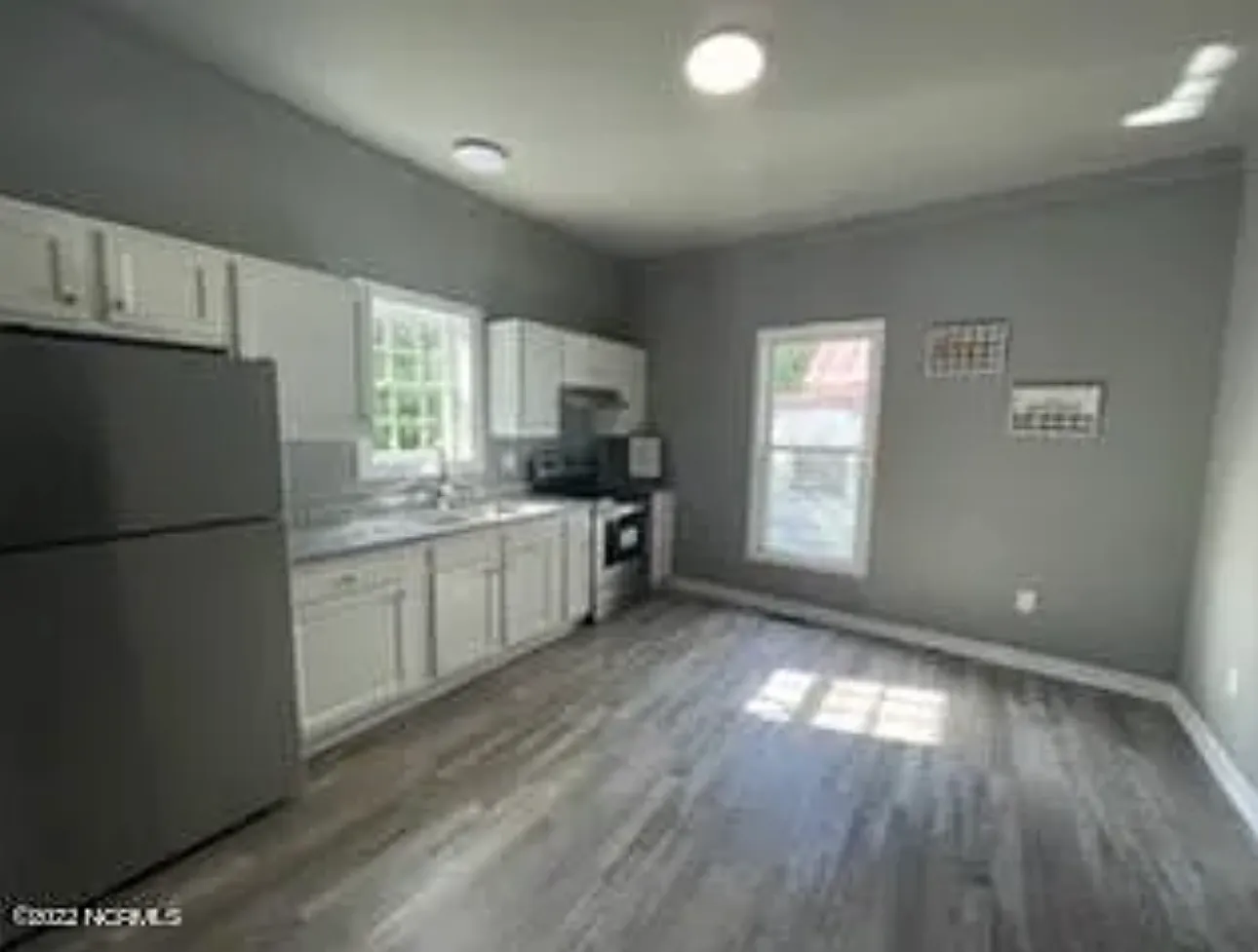 5 bed, 2567 sqft, $725 — Photo 2