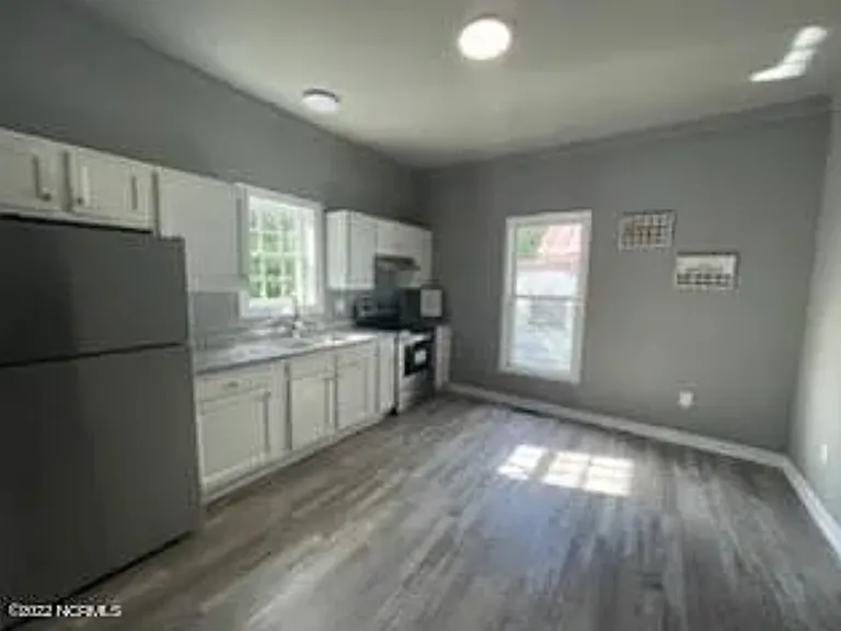 624 Arlington St — Photo 2