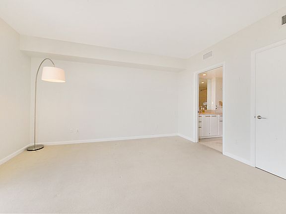 5th image of 322 Karen Ave Unit 3203
