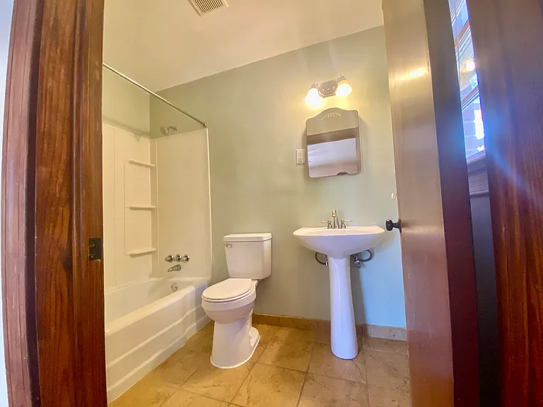 101 E Club Blvd #B — Photo 10