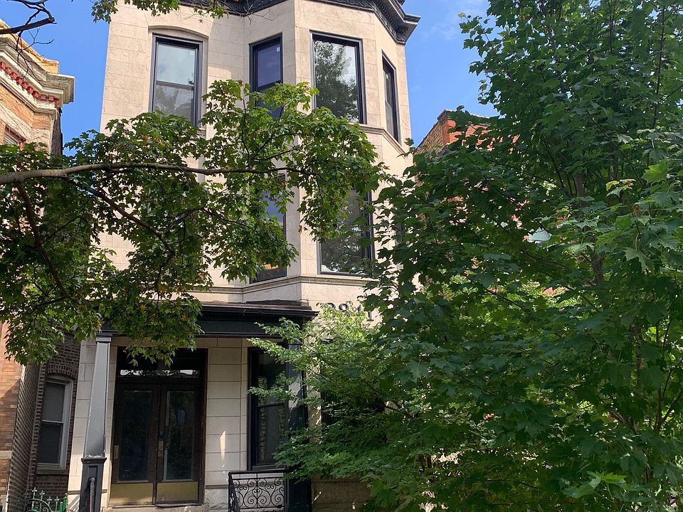 Classic 4 flat on a quiet, tree lined street steps to Wrigley Field and the train.