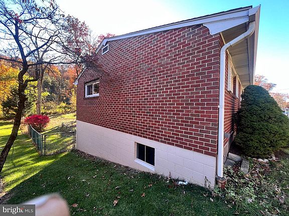 3rd image of 1074 Braddock Rd