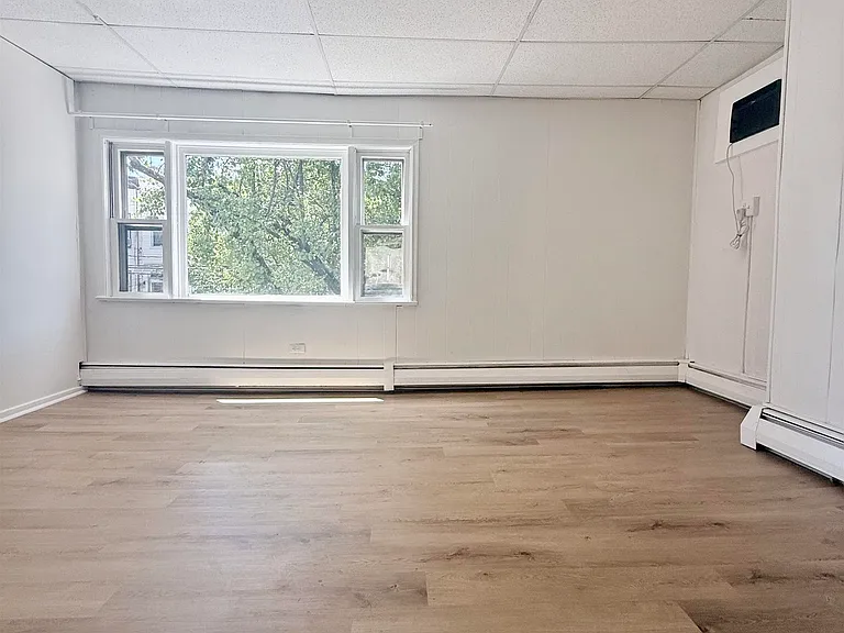 92 Laidlaw Ave #2 — Photo 4