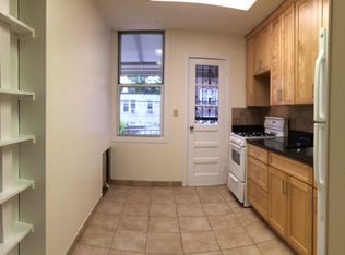 2550 31st St APT 2, Astoria, NY 11102