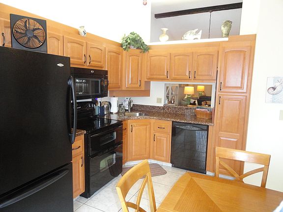 4th image of 808 Sky Pine Way #F