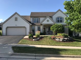926 River Hill Dr, Waukesha, WI 53189