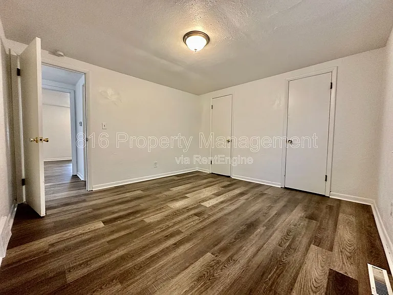 639 S Crysler Ave #E — Photo 3