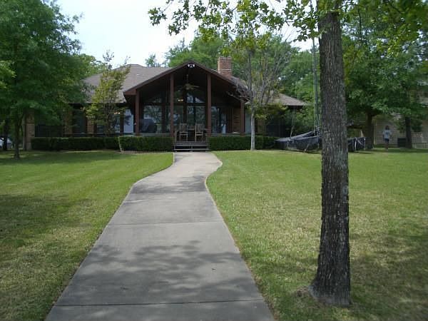1st image of 221 Beverly Dr