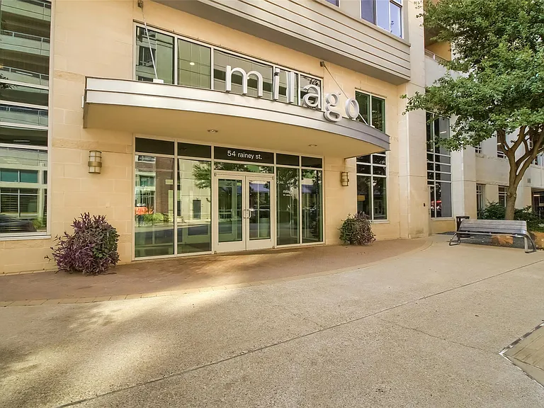 54 Rainey St #1109 — Photo 28