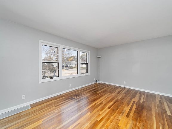 3rd image of 766 Garden Ln