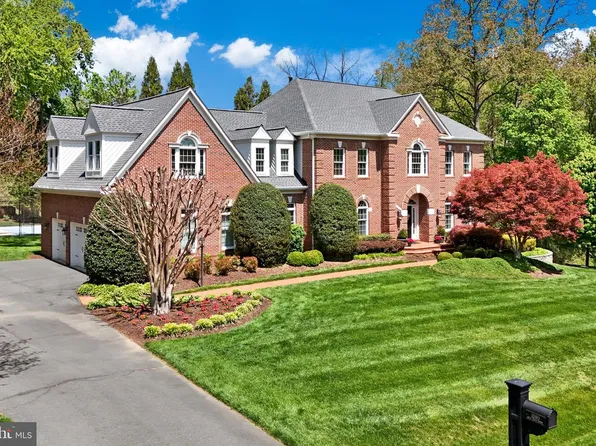1090 Mill Field Ct, Great Falls, VA 22066