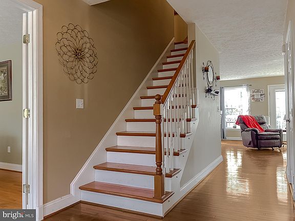 5th image of 22395 Hood Ln