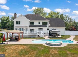 2 Wheatsheaf Ct, New Hope, PA 18938