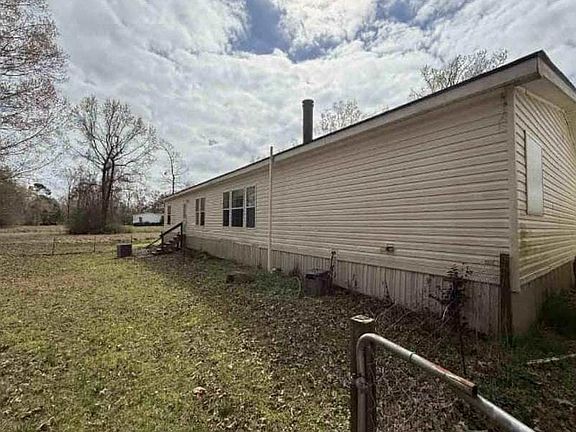 3rd image of 139 Booger Ln