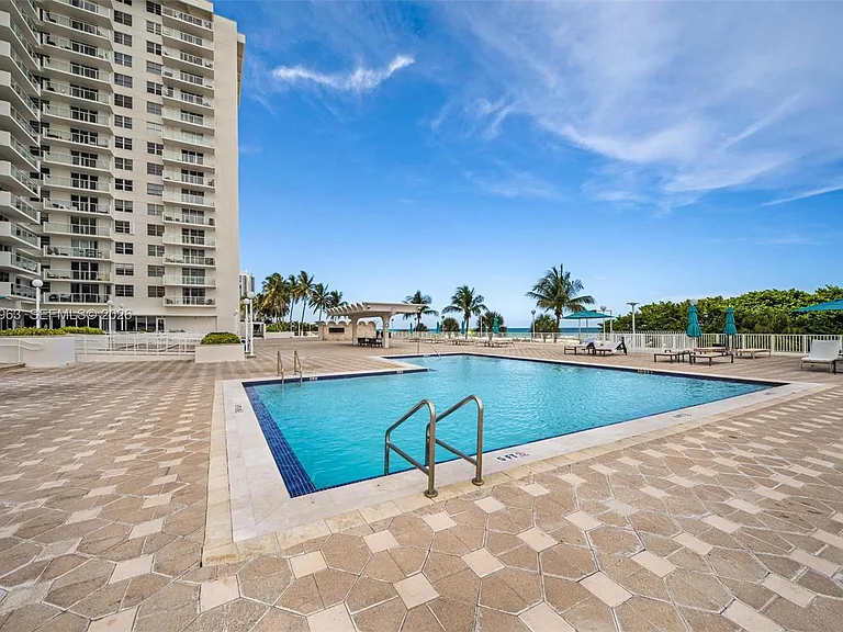 5701 Collins Ave #1415 — Photo 17