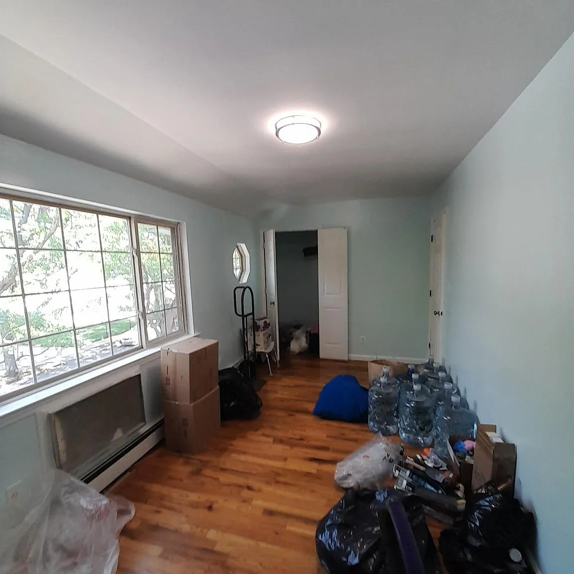 4 bed, 2.0 bath, 1400 sqft, $3,200 — Photo 3