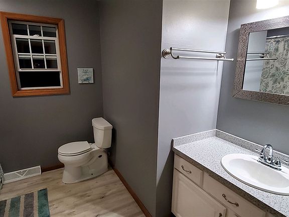 3rd image of 10 Hazen Pl