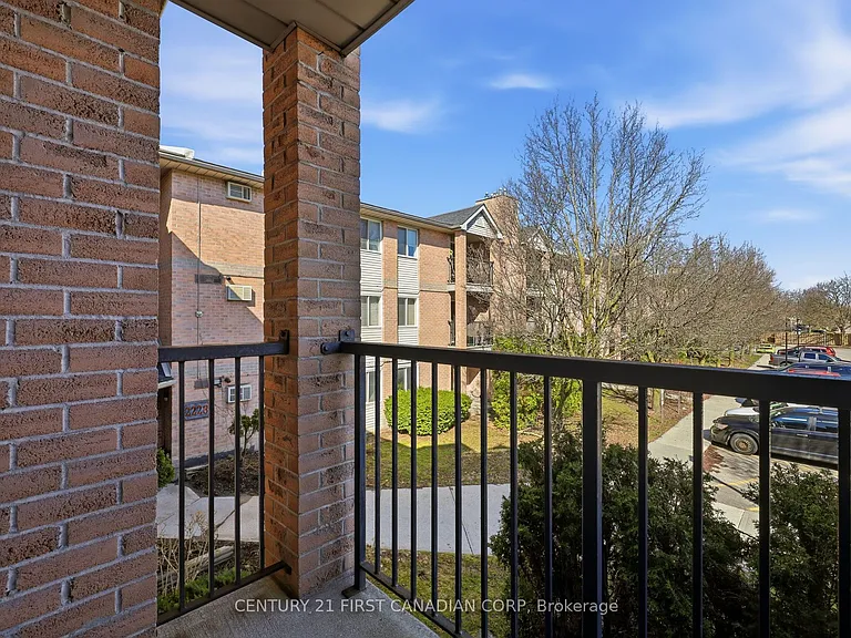 2228 Trafalgar St #201 — Photo 18