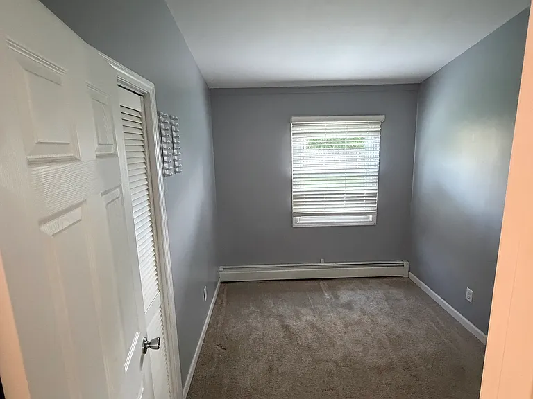 402 Roseberry St — Photo 11