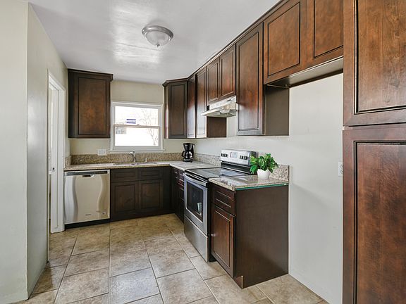 5th image of 13809 E Avenue G8