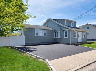 345 Louis Ave, South Floral Park, NY 11001